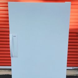 FREEZER 110V LIKE NEW 