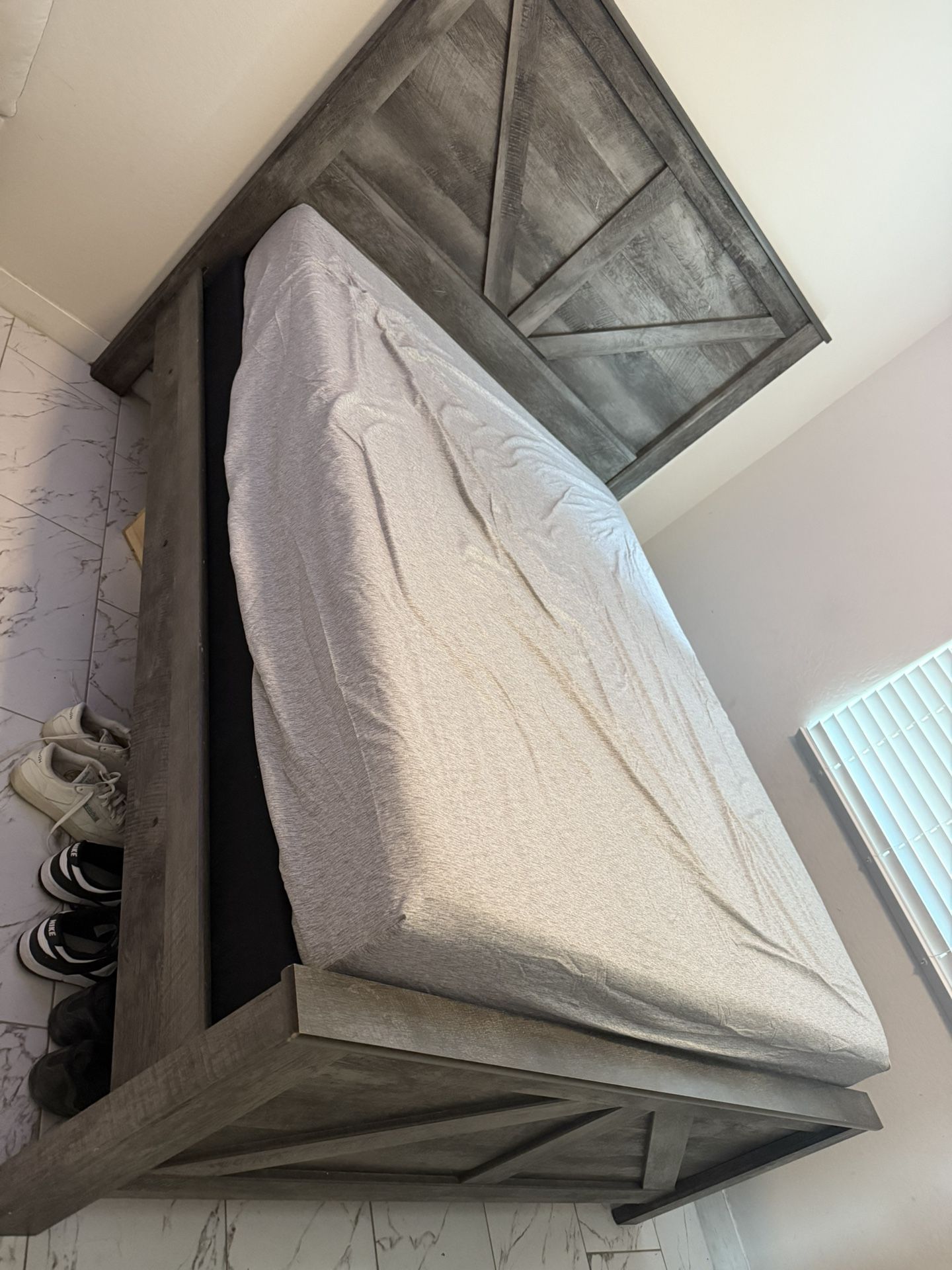 Selling Bed Frame Queen Size And Dresser