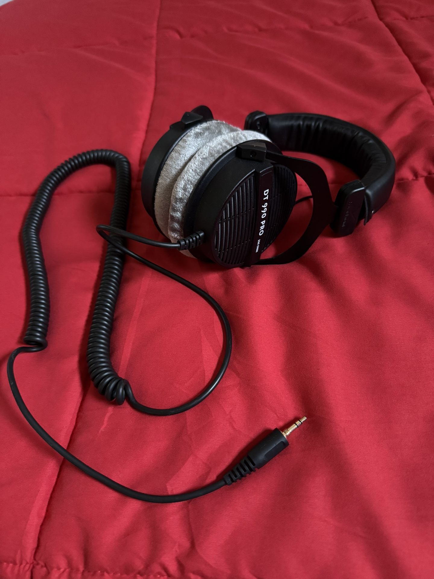 DT 990 PRO Headphones