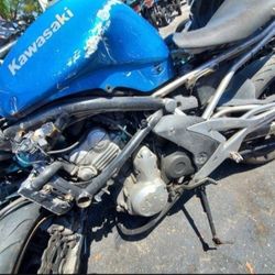 09-11  KAWASAKI NINJA 650R EX650 ENGINE MOTOR $ 780  ,TANK $190  ,GAUGES $ 200 ,WHEEL REAR AND TIRE $ 180 AND MORE PARTS ALSO PARTS OF NINJA FROM 2000