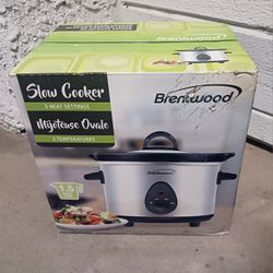 Brentwood Slow Cooker (1.5 qt) Crockpot w/Removable Ceramic Pot (NEW IN BOX) Never Used.