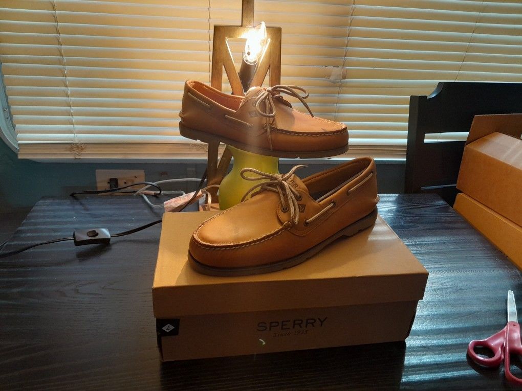 NEW SPERRY  LEATHER SHOES SIZE 8.5- And- 11