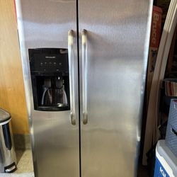 Frigidaire Side By Side Refrigerator Freezer FFHS2322MSJA