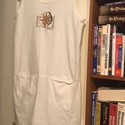 Large White Sleeveless Dress Dun Design Pockets