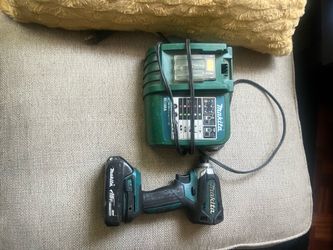 Impact drill makita