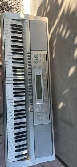 Casio WK-200 76-Key Electronic Keyboard