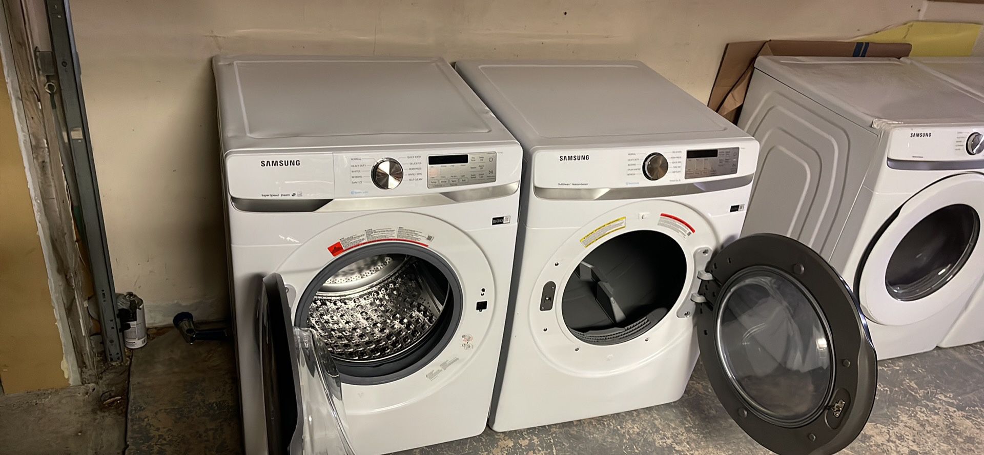 New Open Box Samsung Washer And Dryer 27” Scratch And Dents