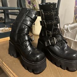 This is a Lamoda Hysteria Chunky Platform Ankle Boot in black