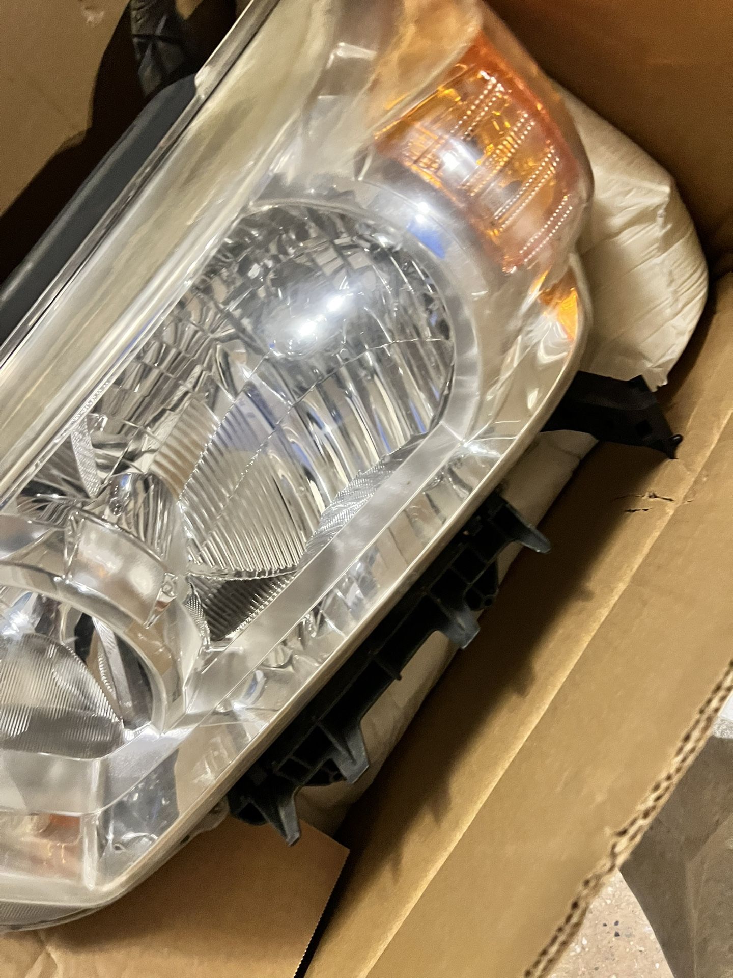 Toyota 4 Runner Driver Side Headlight
