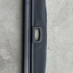 Mercedes Retractable Cargo Cover 