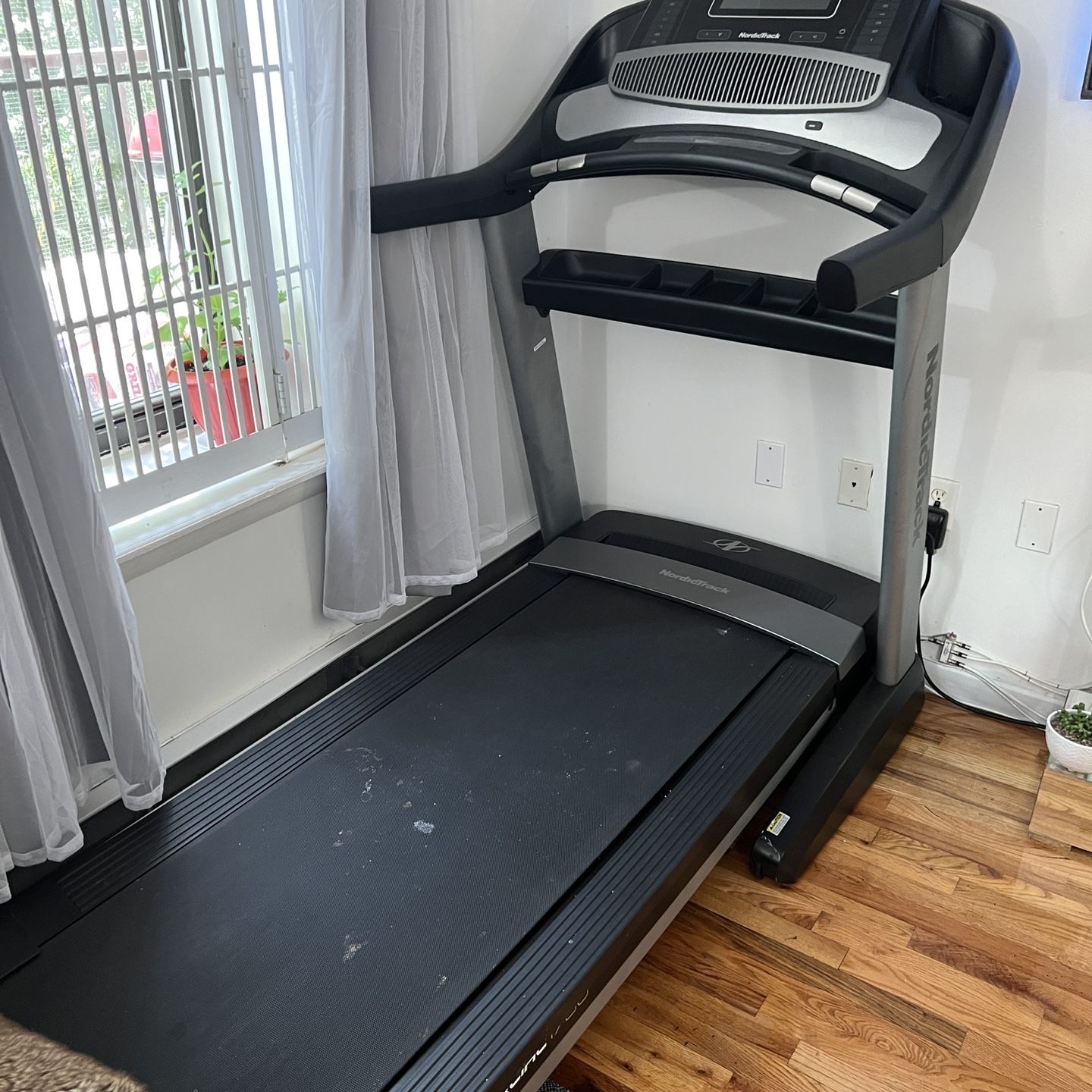 Commercial 1750 treadmill for sale sale