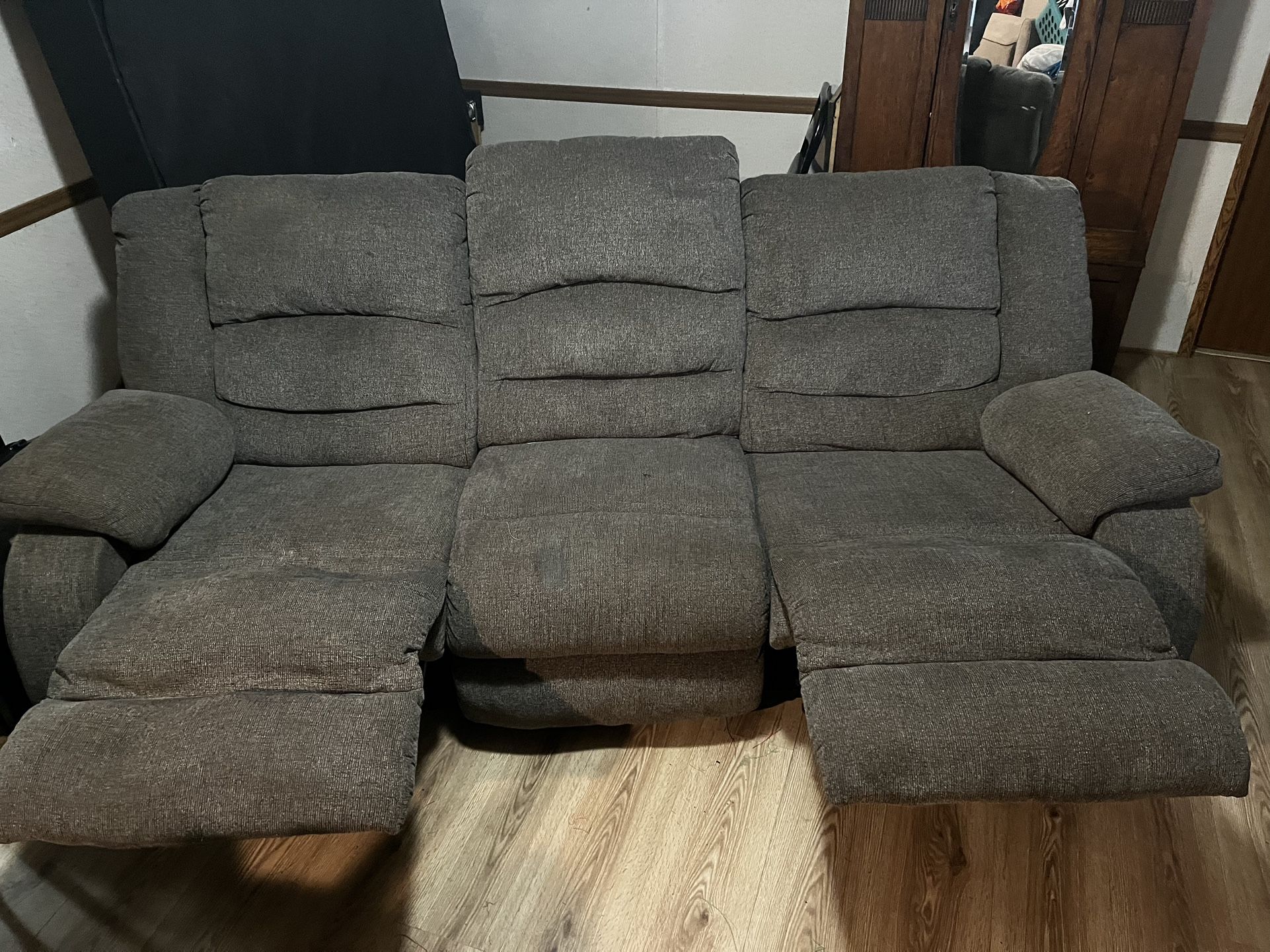 Plush 3-Seat Reclining Sofa – Great Condition! FRESHLY SHAMPOOED