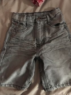 Boys 2T shorts - $6