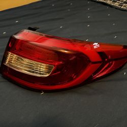 Hyundai Sonata Passenger Side Taillight