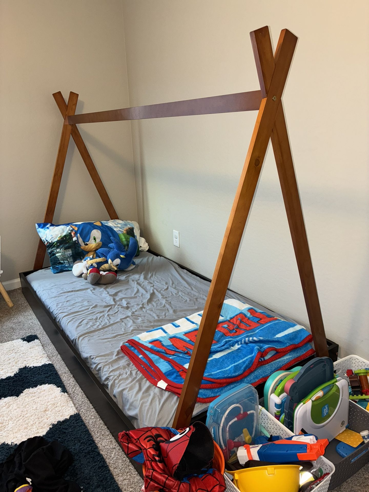 Montessori Twin Floor Beds (2)