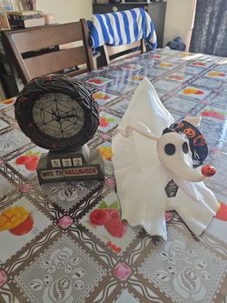 Nightmare before Christmas popcorn bucket n clock