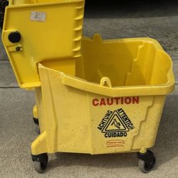 Rubbermaid Industrial Bucket & Wringer