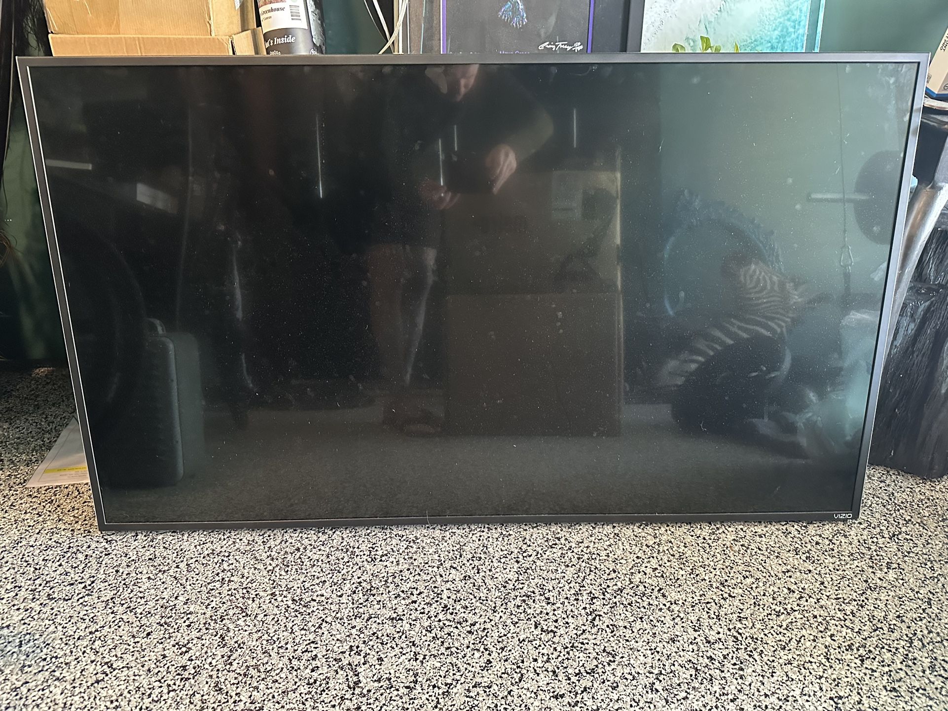 Vizio M60-D1 60in 4k Smartcast TV With Wall Mount