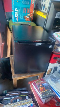 18 By 18 Inches Mini Fridge Working $45