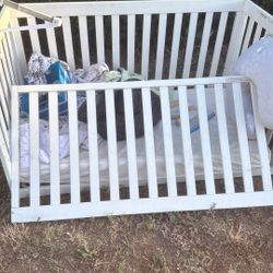Baby/toddler Crib 