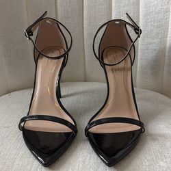 Size 6 black pointy heels
