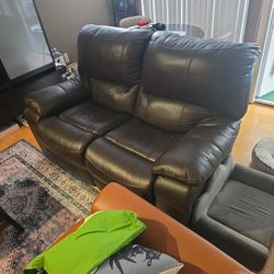 Reclining Power Loveseat - Dark Brown