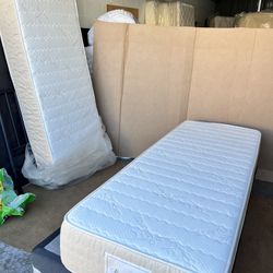 Queen Size Slumber Ease Split Queen Mattress (New Condition)