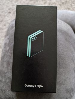 Samsung Galaxy Z Flip 6 Brand New!!
