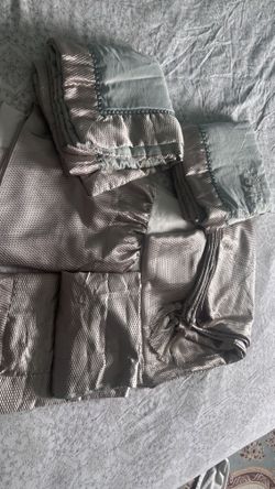 Bed skirt, pillowcase -King size