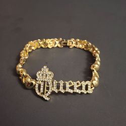 Gold Plated Modern Fashion Bracelet With Hugs & Kisses "XOXO" Chain & A Rhinestone "Queen" Pendant W/Crown - New Condition