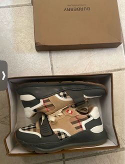 Burberry shoes size 10