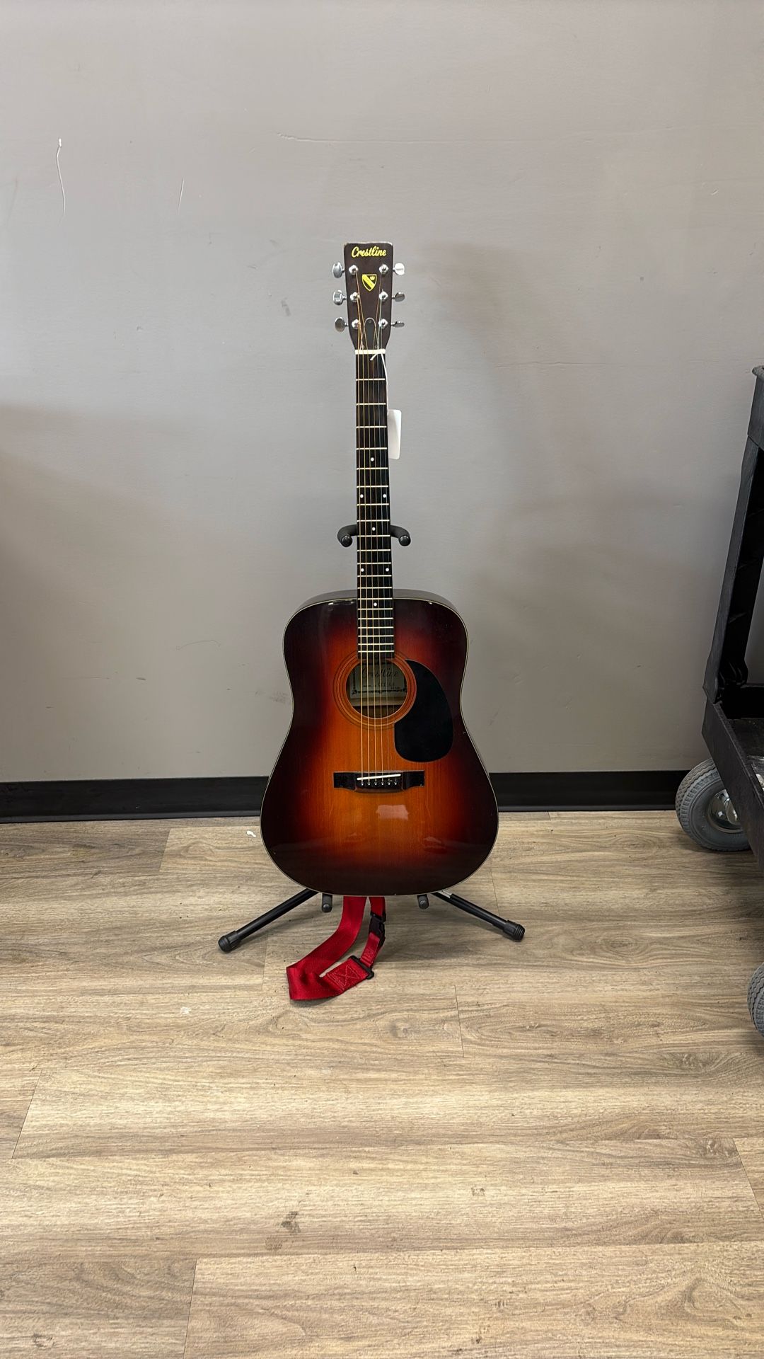 MUSIC GUILTAR CRESTINE W/ STRAP W/CASE