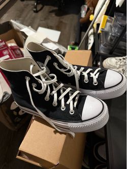 Converse Platform (Black & White) Size 7 US