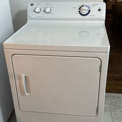 GE dryer in excellent condition🔥