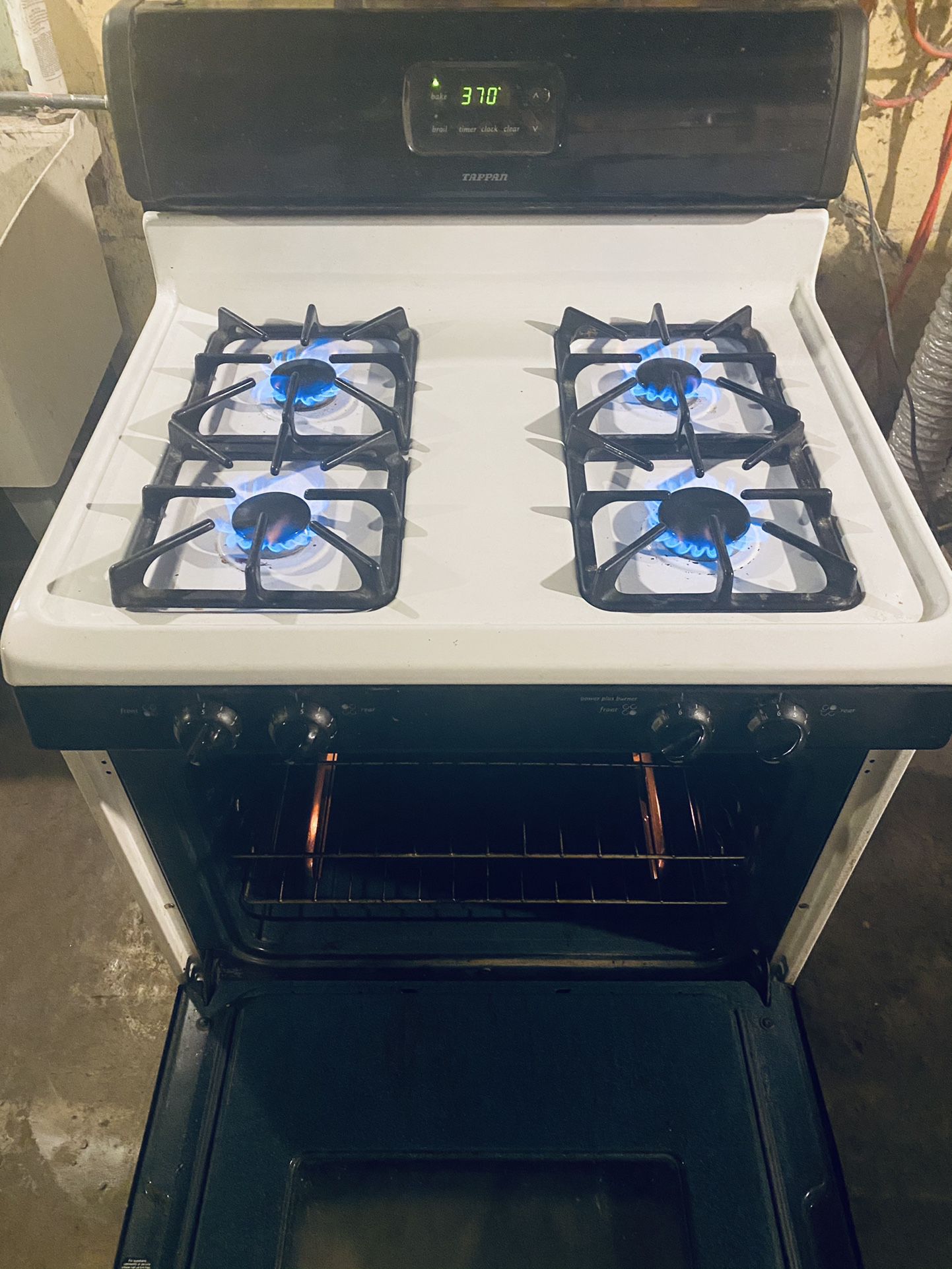 Gas Stove In Very Good Condition Will Deliver