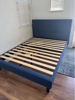 Excellent condition queen bed frame
