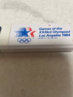 encendedor conmemorativo oficial de los Juegos de la XXIII Olimpiada Los Ángeles 1984.
