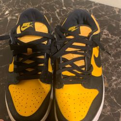 nike dunks yellow and black