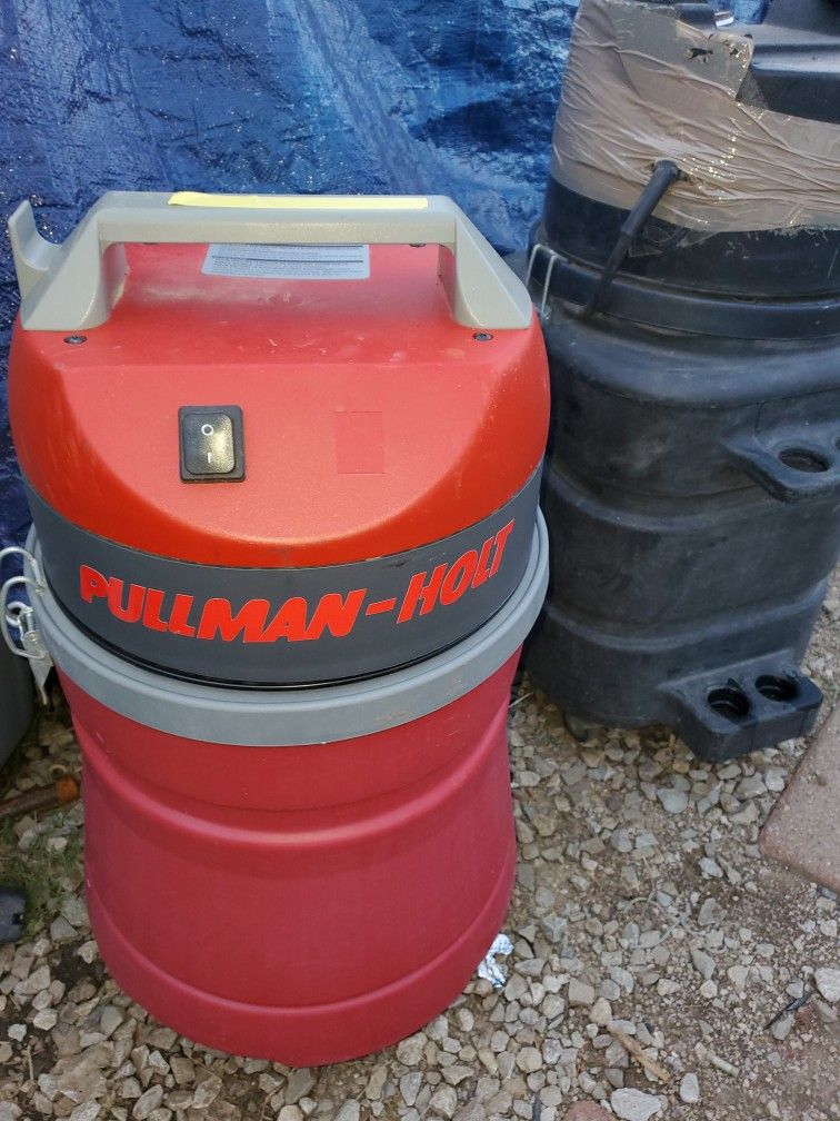 Pullman - holt And Cyclone Shop Vacs