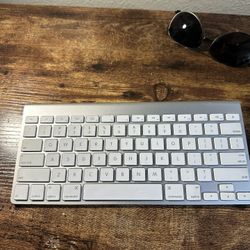 apple wireless magic keyboard fully tested good condition 