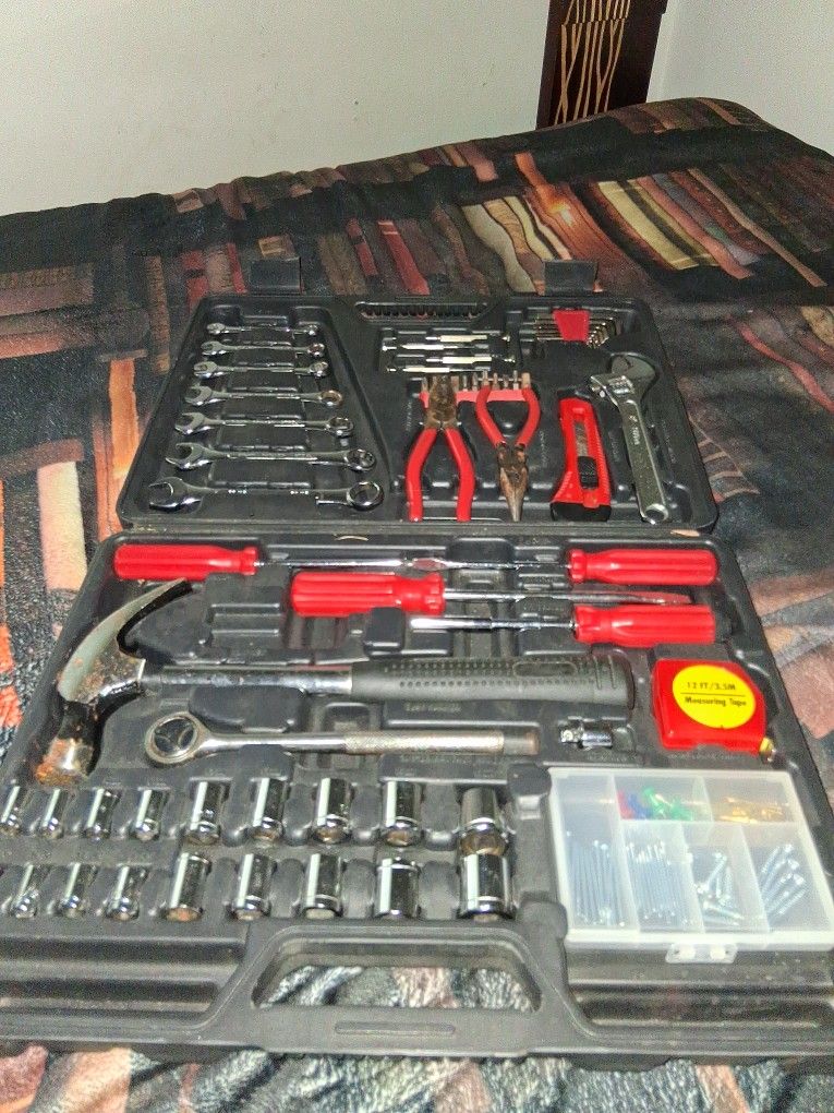 HOME REPAIR TOOLS SET