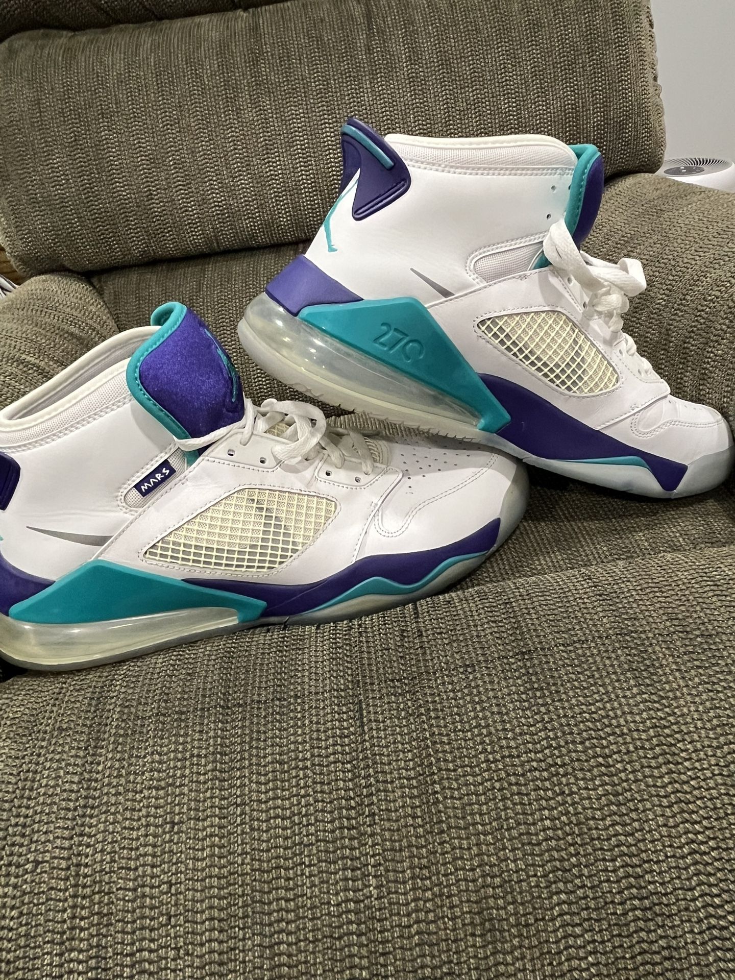 Nike Air Jordan Mars 270  size 11.5
