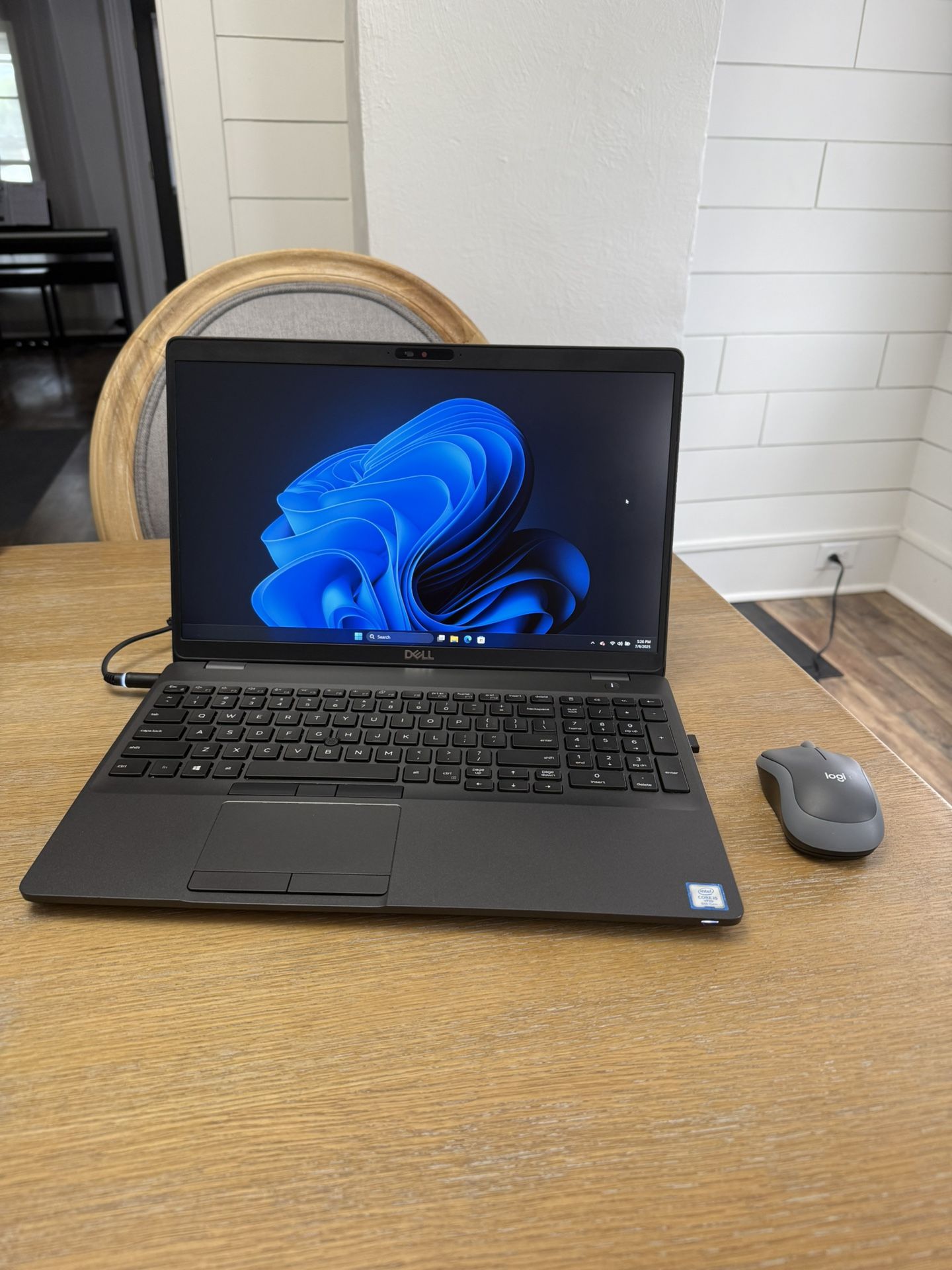 Dell Precision Workstation Laptop 3540 Intel i5-8365U 16 GB RAM 1 TB SSD