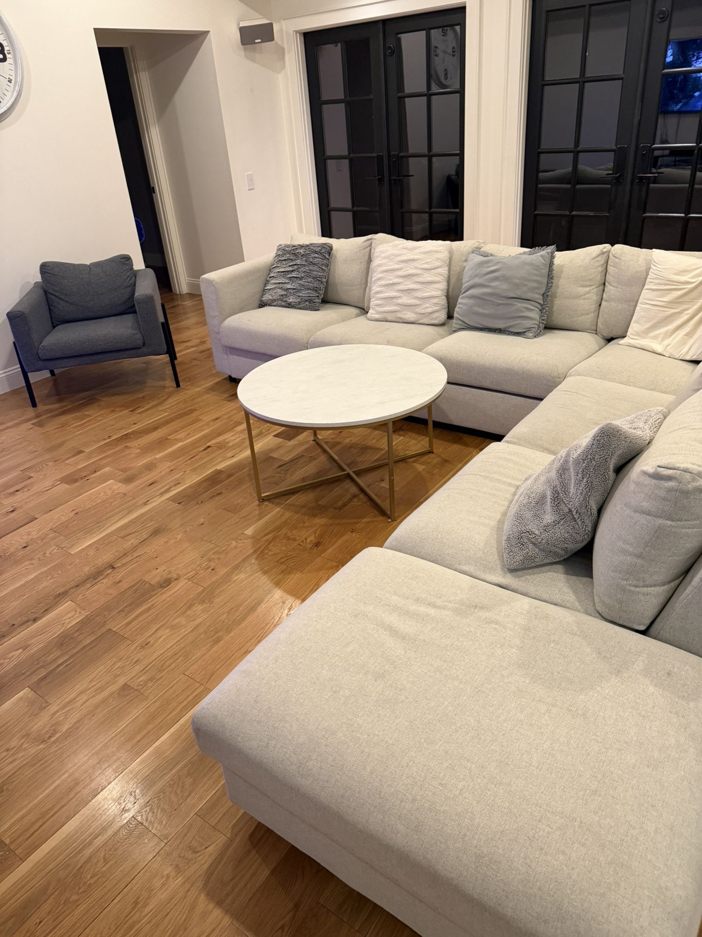 Living Room Sofa Complete Set With Chair & Table 