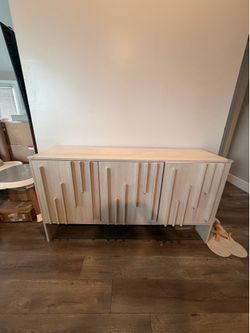 Wood chest/dresser