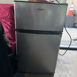 Mini Fridge 