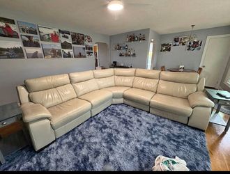 Beautiful sectional recliner couch, great condition