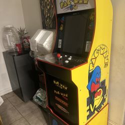 Pac-Man Arcade Game