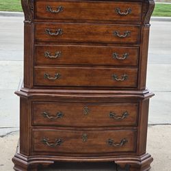 DRESSER
