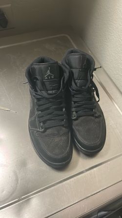 Jordan 1s black
